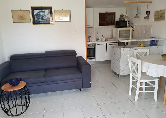 Elite 로고즈니차